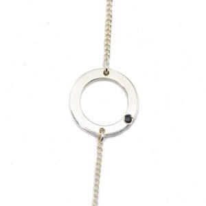 OS - צמיד כסף, חישוק בינוני, משובץ באבן ספיר כחולה