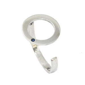 טבעת OS - חישוק בינוני, אבן ספיר כחולה