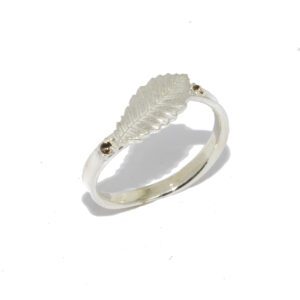 עלים - טבעת כסף, עלה אלון, ואבני סמוקי קוורץ חומות