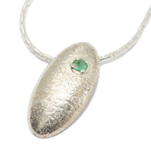 TS - תליון כסף, פרחוני, אבן אמרלד ירוקה